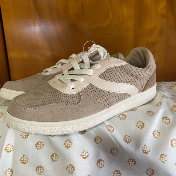 Old navy sneakers - Picture 4 of 6